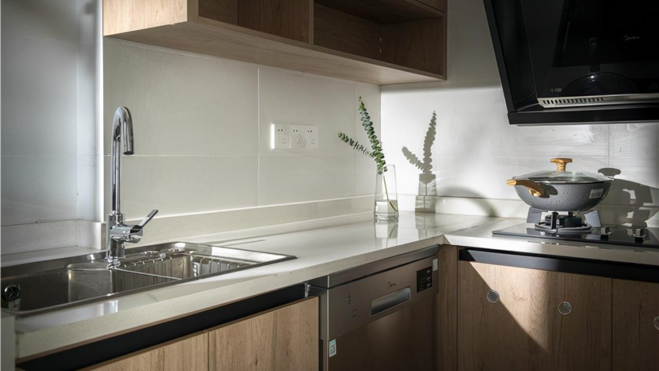 103平日式二居室，除主卧以外都是做榻榻米收纳力太强了