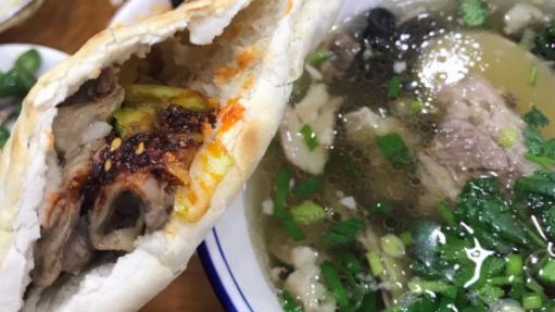 聚餐|陕西一特色馆子，人均30元，客人：天塌下来，我也要舔了盘子再走