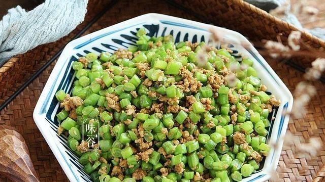 猪肚|三伏天流汗多，这高钾菜记得多吃，加料锅里一炒，脆嫩入味真下饭