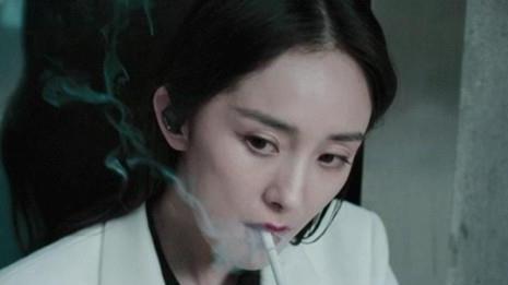 一抹思念|32岁杨颖校园风装扮录制节目：出道多年，她依然除了美貌一无所有