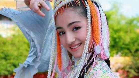 娱乐圈7大新疆美女：迪丽热巴不是最美，娜扎的长相只能垫底？