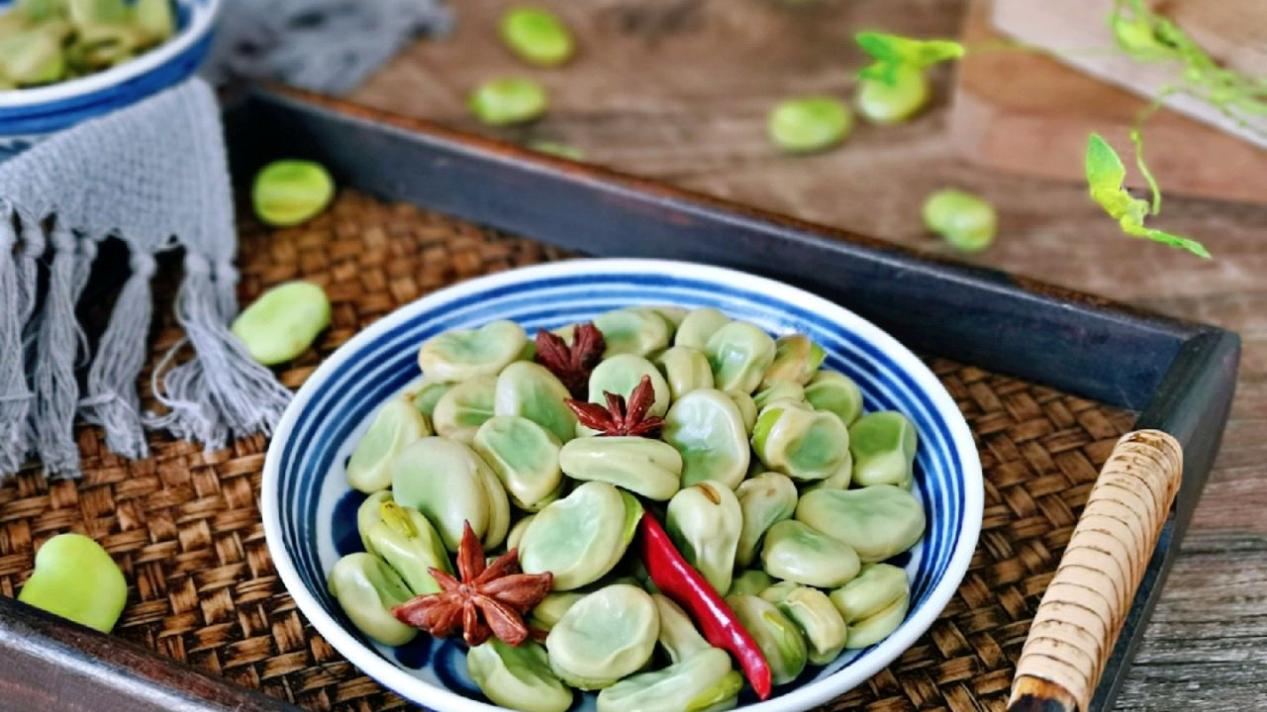 饺子|自己在家做五香蚕豆，下酒菜的好选择，越嚼越香