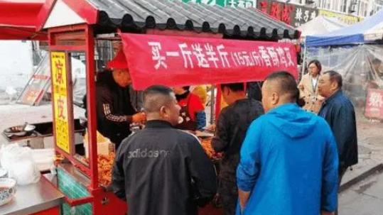 鸡翅|风靡街头的香酥鸡锁骨，为啥买1斤送半斤？是什么肉？现在明白了