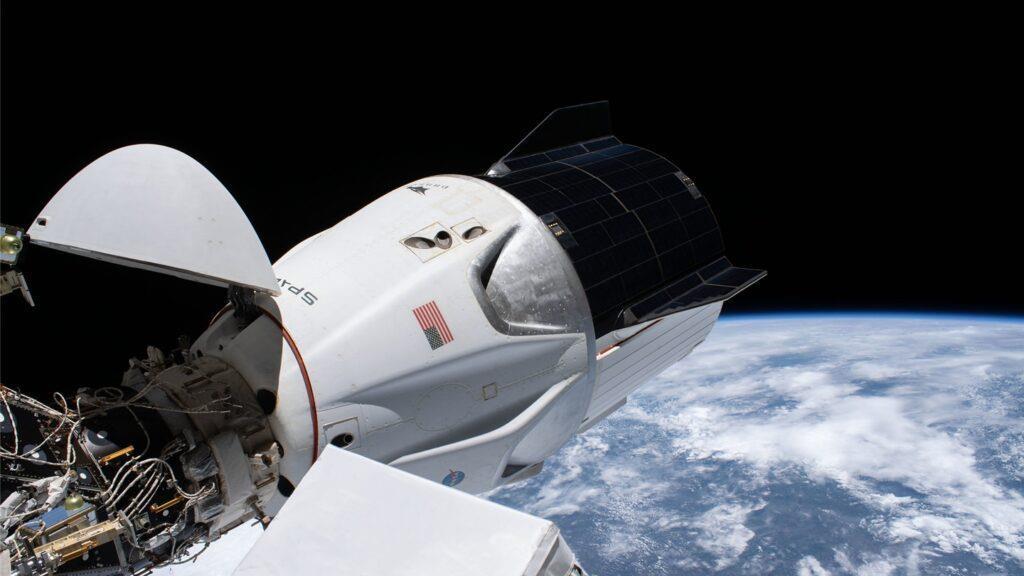 货运 SpaceX“货运龙”号太空船离开空间站，将重要试验结果带回地球