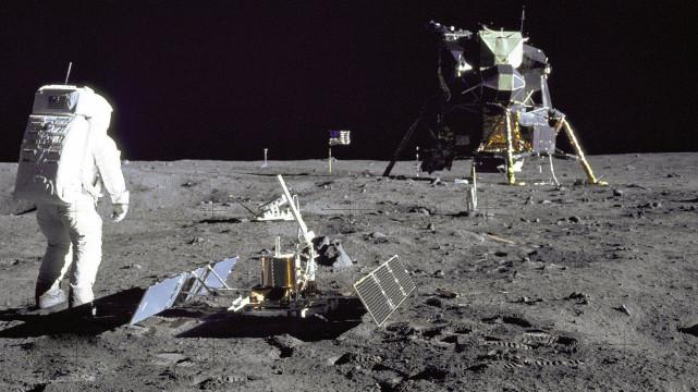 NASA 新一代宇航服无法按时交付，美国2024年登陆月球计划要泡汤！