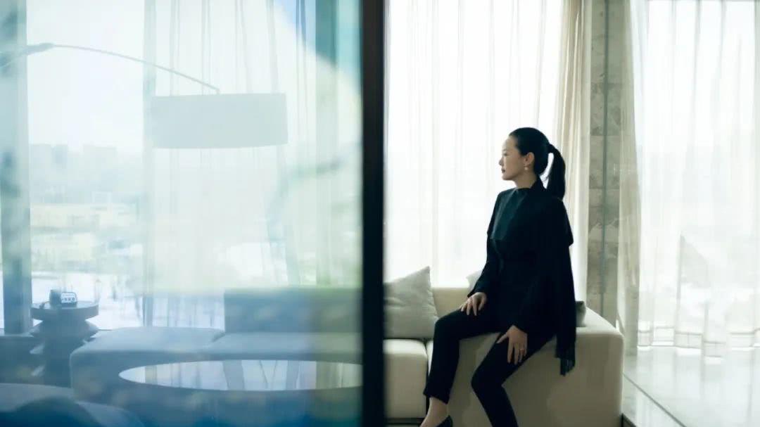 花影故事|80岁网红奶奶活成“少女”，粉丝千万：爱自己的女人，会发光