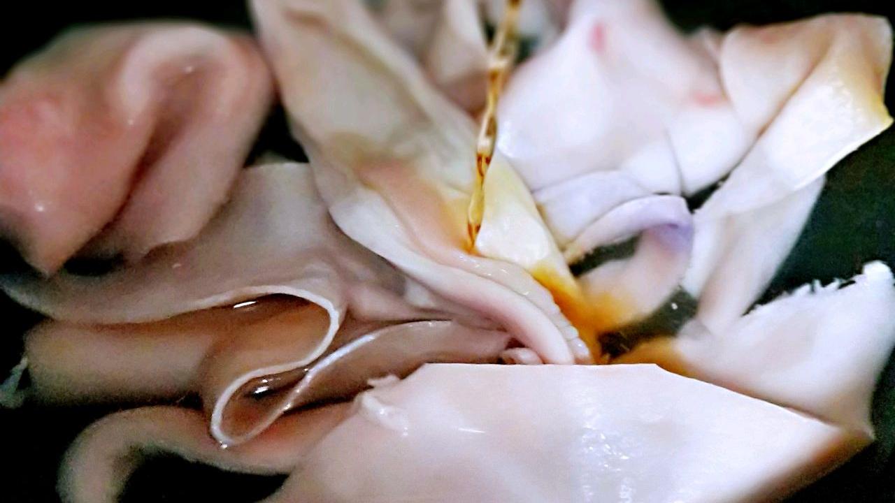 老婆饼|做猪皮冻，别焯水以后直接煮，多加这1步，做出来的皮冻雪白透亮