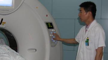 健康新经官方 夫妻二人经常反酸，确诊胃癌，医生：炒菜爱放“1物”，铁打的胃也扛不住