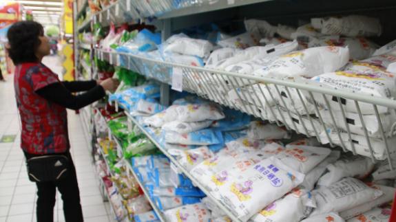 蛋糕|买食用盐时，不是越贵越好，包装上有4个指标，搞懂了不吃亏！