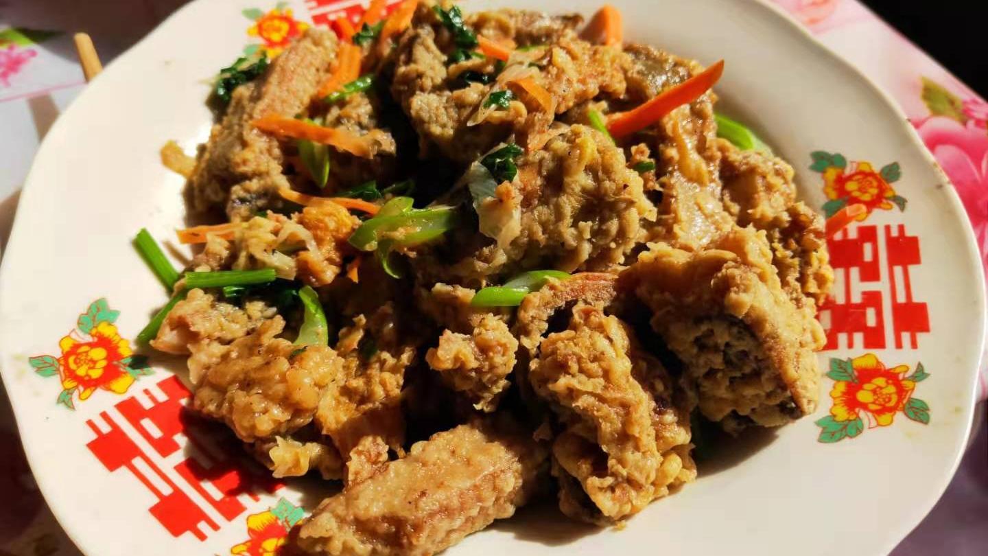 农家菜|回老家蹭饭，晒丈母娘做的菜炸圈了，网友：这才是正宗农家菜