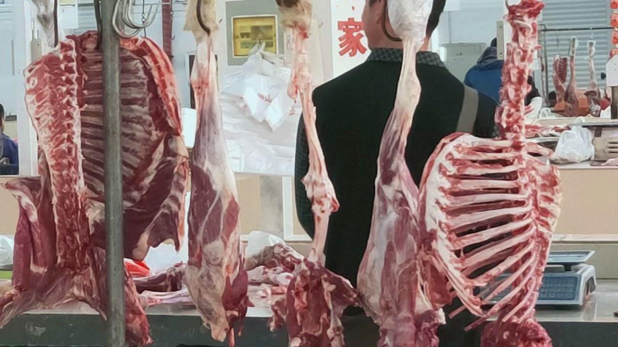 羊汤|摘得干干净净的“羊骨架”，商贩为何拿出来卖？大叔说：懂行的专吃它