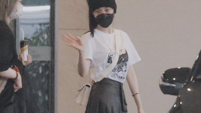 |杨幂又在引领潮流！松紧发带+乐福鞋，成为一周标配