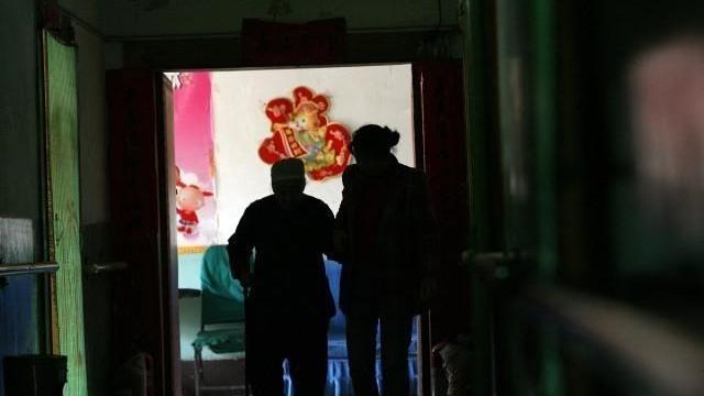 静静聊澸情|上海：67岁大妈足浴店一年消费近300万，“刺激荷尔蒙”一次就5万