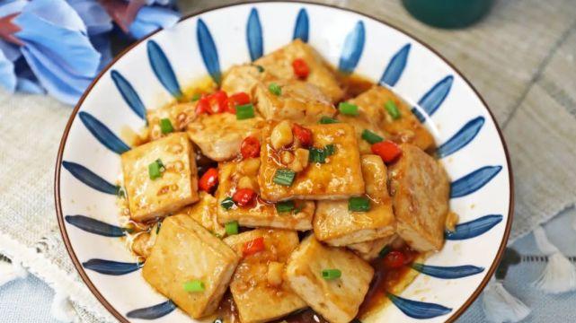 豆腐|素烧豆腐最好吃的做法，简单快手，鲜嫩多汁巨下饭，比吃肉还香，三天不吃就想念