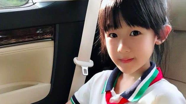 陆毅晒女儿吃荔枝，小叶子吃法引关注，网友：什么神仙吃法？