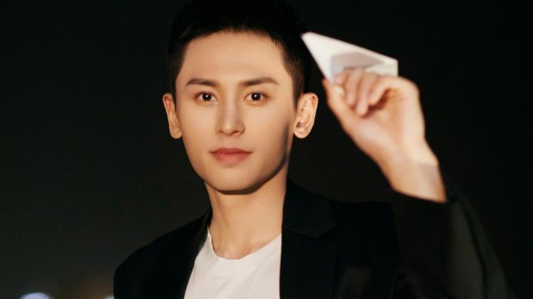 张哲瀚|明星人气总榜，肖战断层蝉联第一，张哲瀚第七，但龚俊排名好可惜