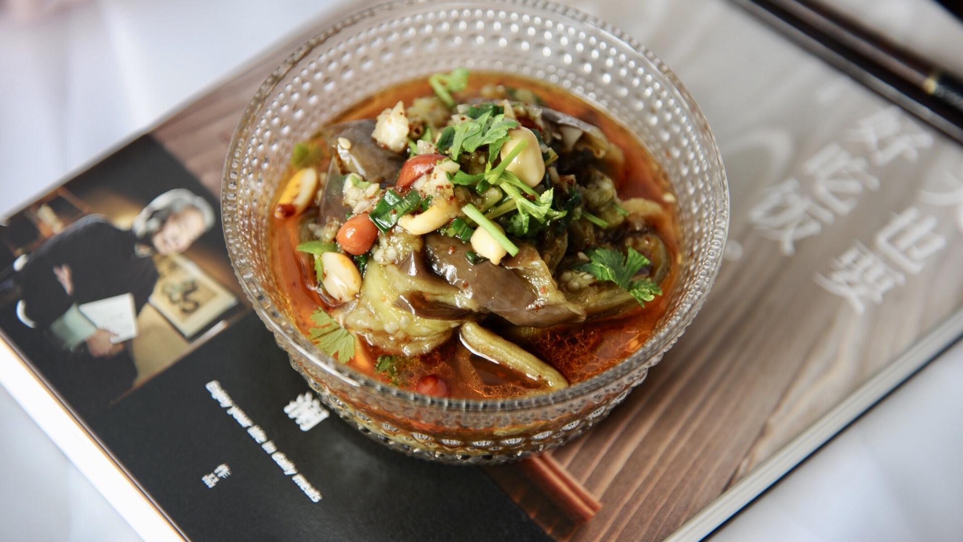 茄子|茄子别总炖了，做成凉拌的比炖的还好吃，爽口还下饭