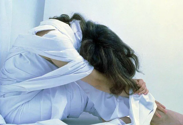 江晓夏夏|女人的两种丧偶方式：前一种悲痛，后一种心痛