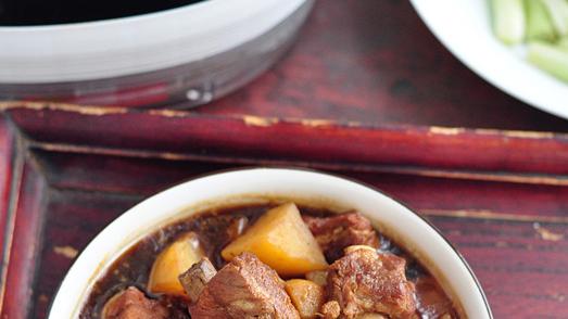 排骨|土豆跟排骨一起烧，色香味俱全，越吃越香