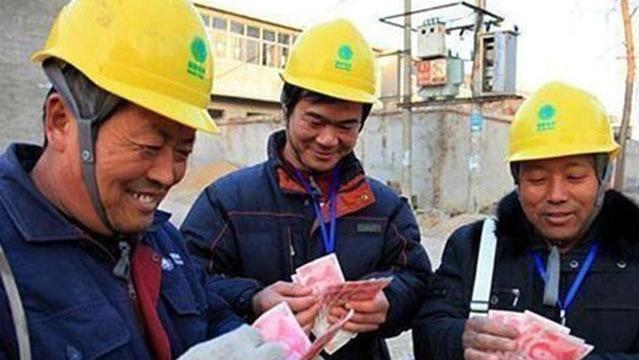 50袋水泥搬上5楼，业主出300元遭农民工拒绝？真是“不差钱”吗？