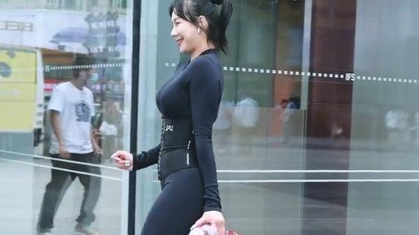 |运动风美女的造型，一身都透着青春的朝气