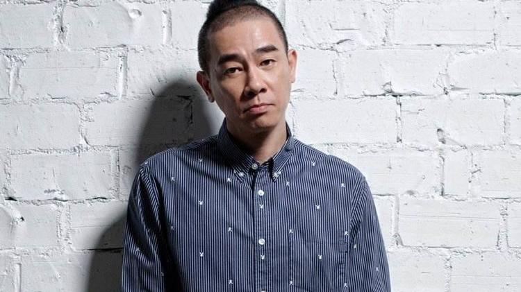 陈小春|他小时候三千块卖了弟弟，现在身价过亿却无法找回，成了一生的痛