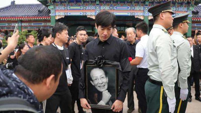 牛群|2018年常宝华去世，葬礼上侯耀华带头鼓掌牛群缺席，两人有何恩怨