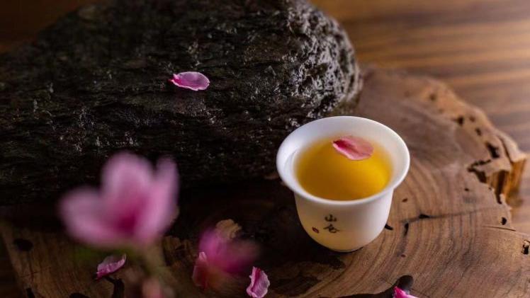 十二月的梦|婆婆生病住院，我带三千块钱探望，看到小姑子的手指，我转头离去