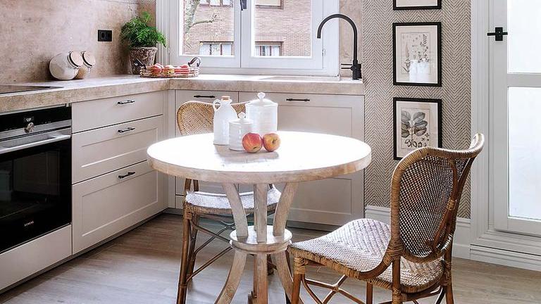 面积只有88㎡，却配备独立厨房和露台，简约中带着古韵