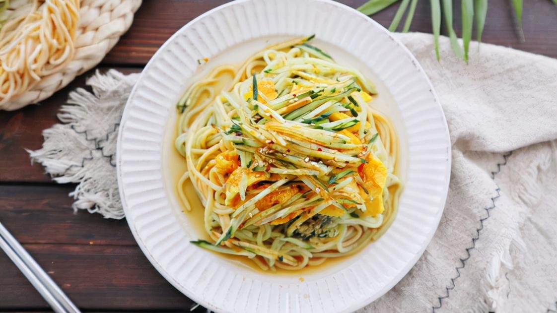 饵料|没食欲就吃的蒜汁捞面，河南经典，筋道又爽口