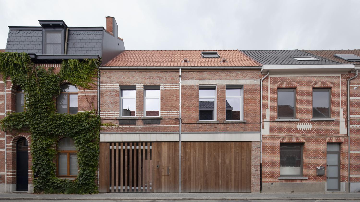 旧工厂改造成住宅：拆东墙补西墙，摇身一变成为舒适的家居空间