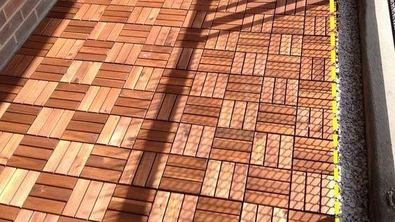 送的2㎡北阳台，洗衣晾晒用不上，铺防腐木撒鹅卵石，简单、漂亮