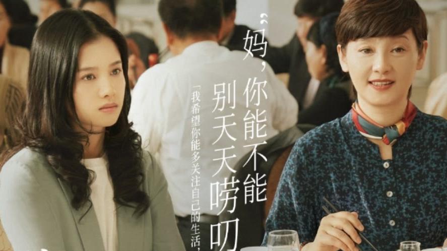 面膜|徐帆新片红棕短发好显年轻，穿花裙子还配花丝巾，不土反而好洋气