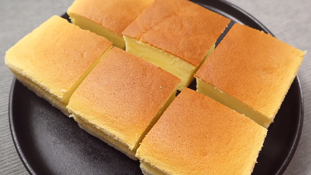 酸奶蛋糕|想吃酸奶蛋糕不用买，教你在家做，口感细腻绵软，入口即化