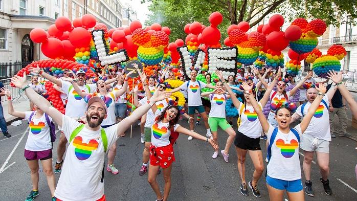 我就认为我是女的：美国一男子光明正大进入女澡堂。