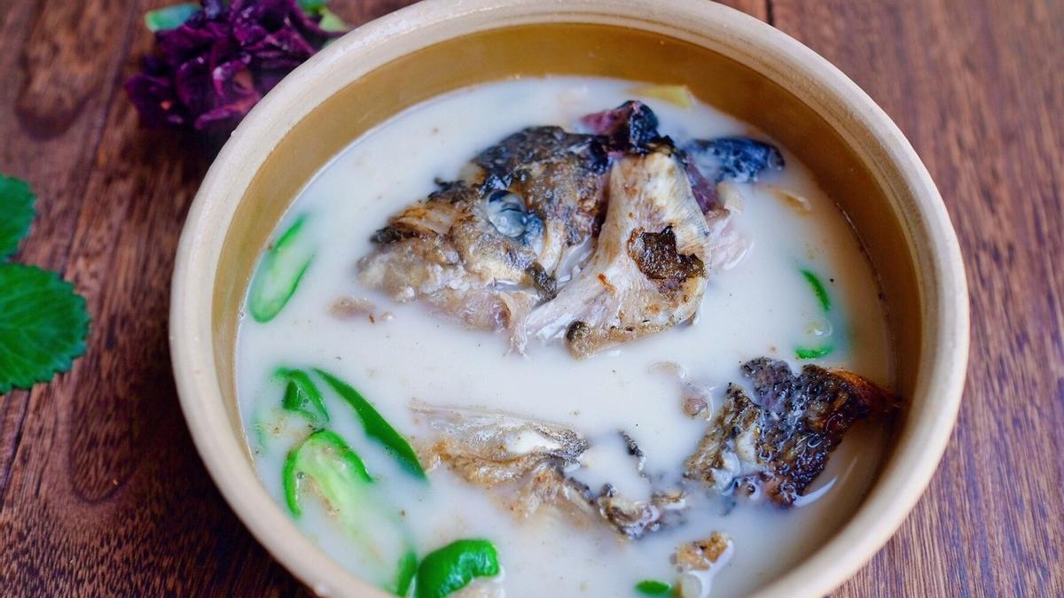 青椒|鱼汤里能放青椒？没有一块豆腐，好喝的青椒鱼头汤让人直呼美味