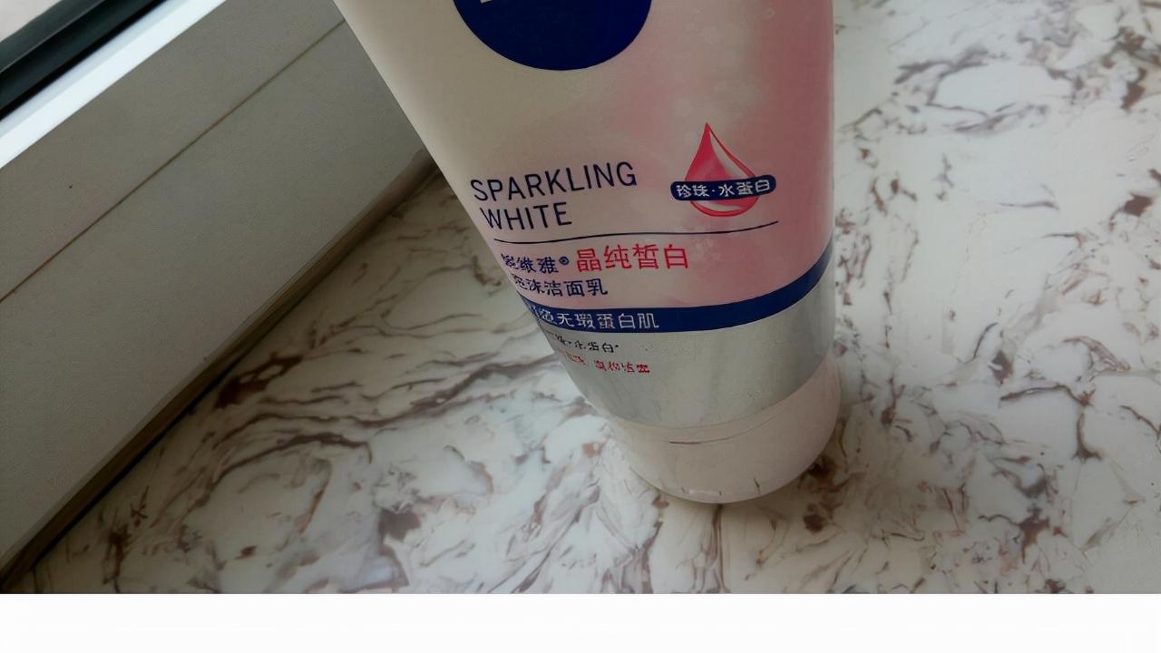 洗面奶 敏感肌都可用的洗面奶，轻盈柔润，质感舒适。