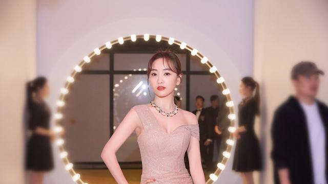 冻豆腐 女人40岁后，保持这4个好习惯，能让“面部肌肤”光滑细腻显气质