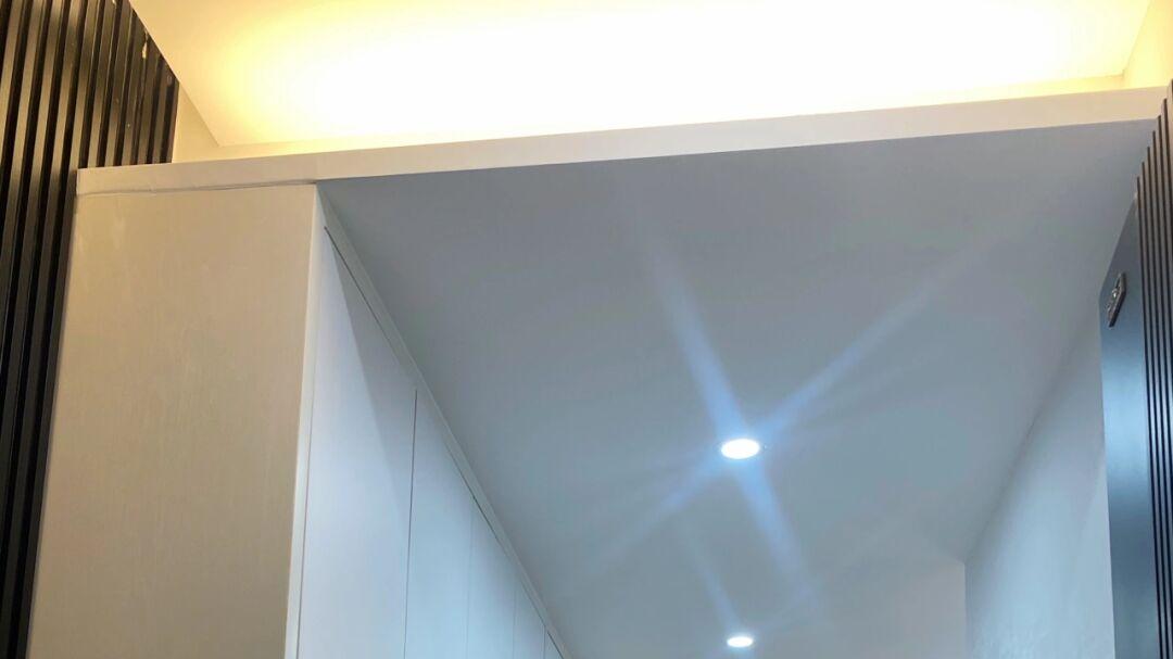 新房装修完工，网购的家具进场很喜欢，全屋无主灯的设计是亮点！