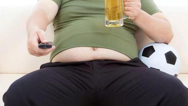 油腻男|中年油腻男的“标配”，你中招了吗？若都不符合，恭喜你还年轻