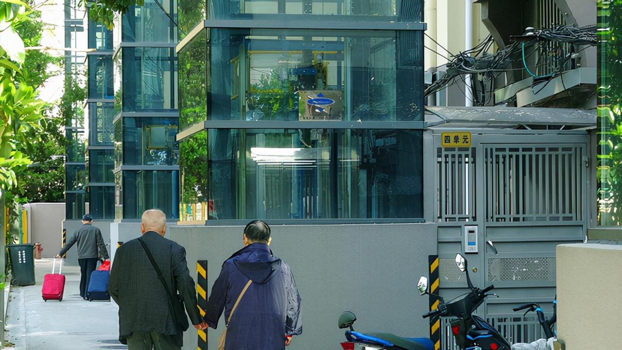 老房加电梯，6楼表示比1、2楼还“后悔”，花钱买回新麻烦了