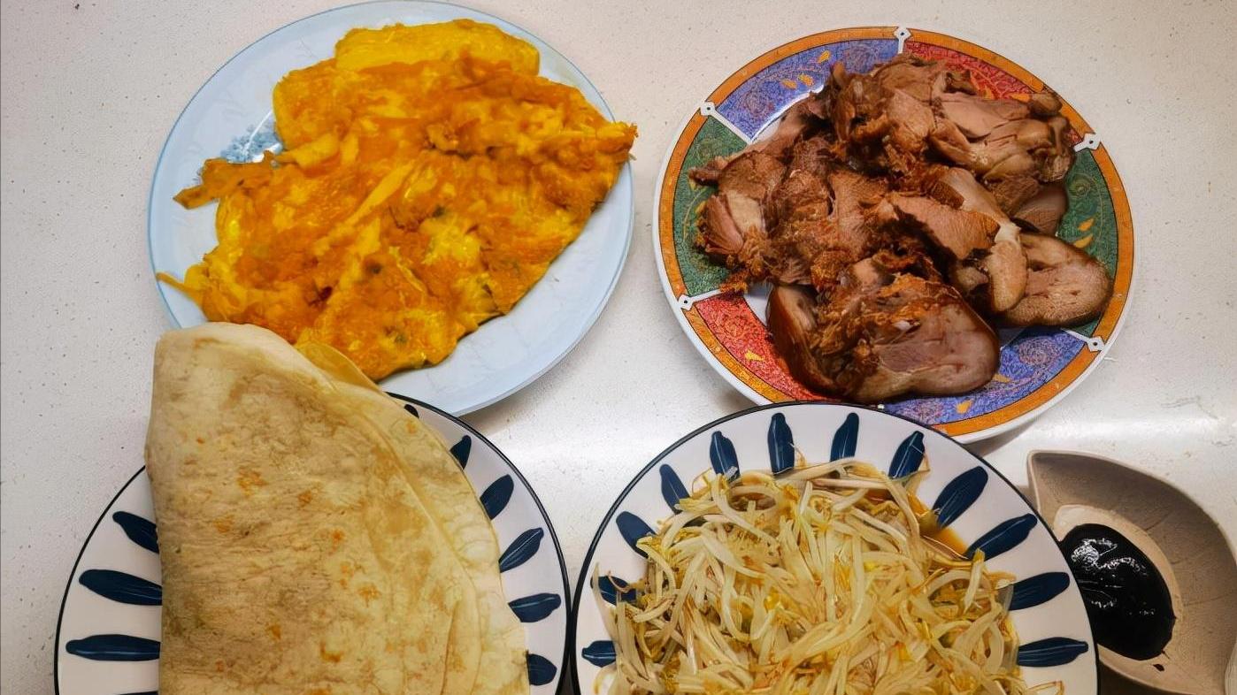 卷饼|北京无人不知的苍蝇小馆，酱肉配卷饼简直绝了，来吃的全是回头客