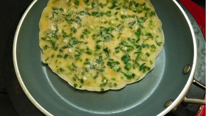 韭菜鸡蛋|1把韭菜2个鸡蛋，解锁韭菜鸡蛋软饼做法，几块钱搞定全家人早餐