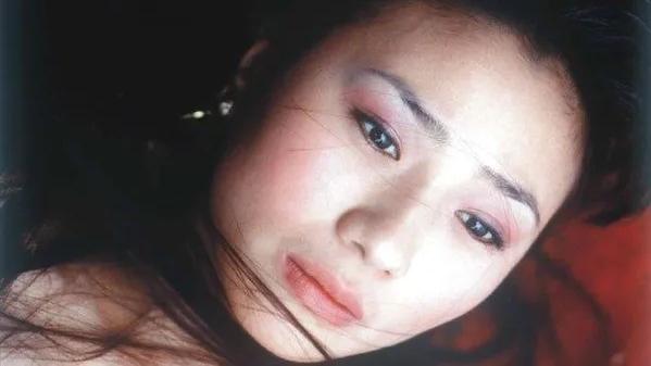 电影|《红颜》26岁女人和10岁男孩的不伦恋，道出女性的隐痛与情欲