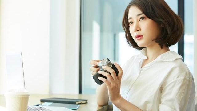 短发|女人年纪大了是留长发好看还是短发好看？