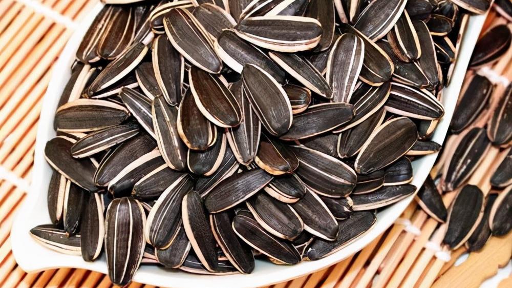 香蕉|都说嗑瓜子会“上瘾”，买葵花籽时，牢记这四点！