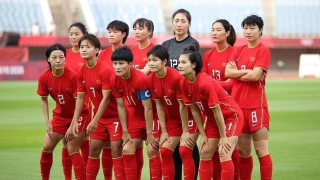 胡小小乖|超级英雄帮不了女足，王霜上演大四喜难求一胜，铿锵玫瑰难再绽放