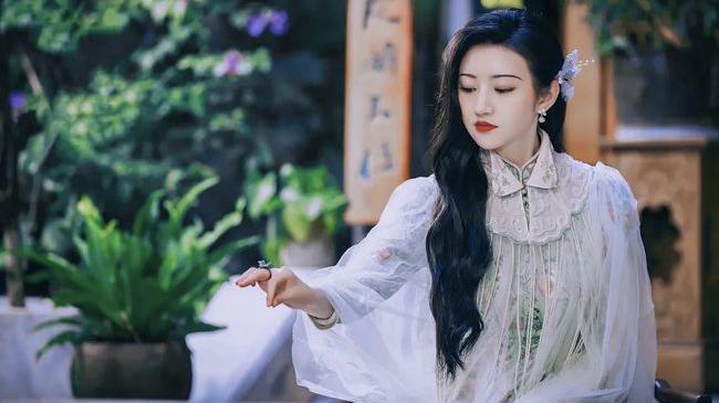 遇见懒茶|二刷《半妖司藤》之白英：爱时炙烈如火不爱便至死方休，她错了吗？