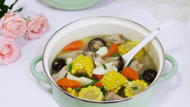 红烧肉|家常胡萝卜玉米山药排骨汤，滋补又美味，食材丰富全家喜欢