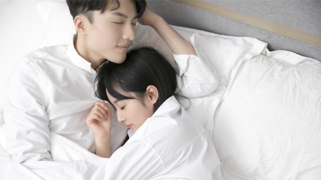 说爱|夫妻够不够恩爱，久别重逢的“第一反应”，就能看出来